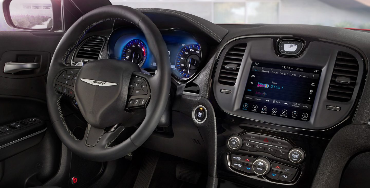 2018 Chrysler 300S dashboard