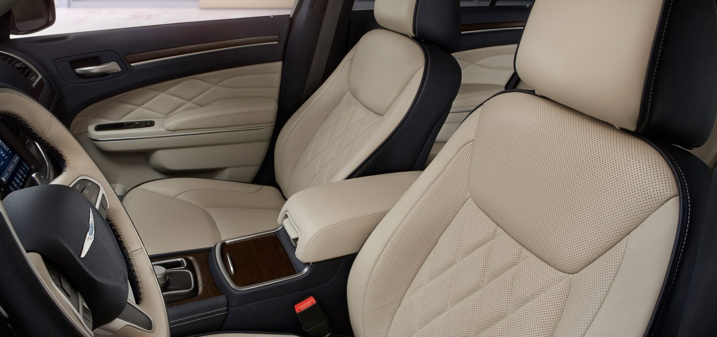 2018 Chrysler 300S Interior