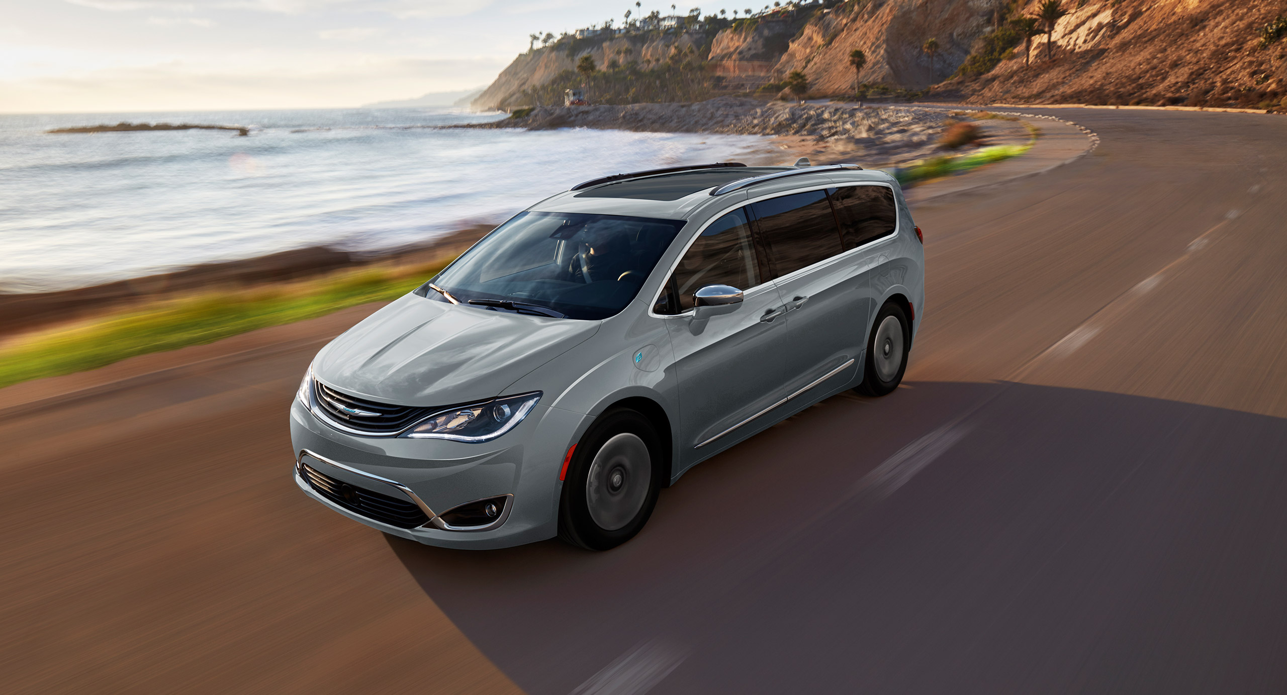 2018 Chrysler Pacifica Hybrid - Fuel Efficient Minivan