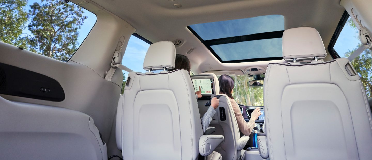 Minivan seats 8 discount